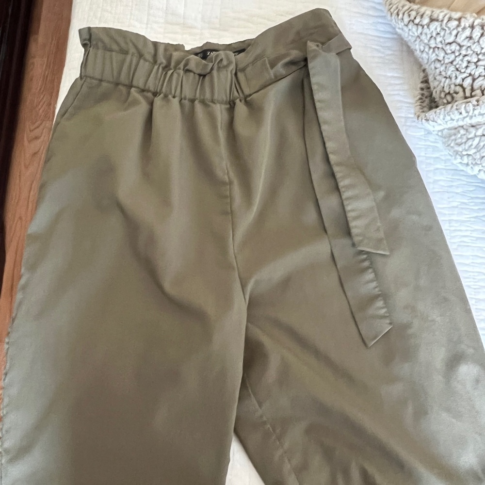 High waisted paper bag pants !